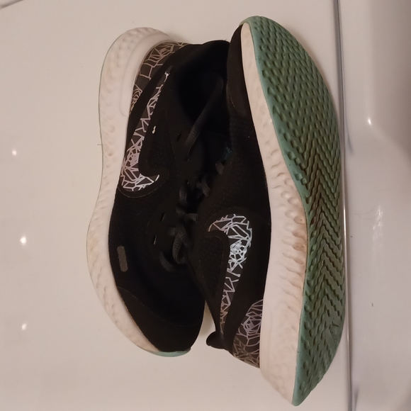 Nike Other - Kids size 4.5youth nike revolution running shoes great shape